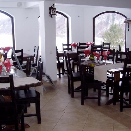 Taverna Pietrei Craiului Zarnesti Exterior photo
